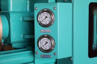 Machine de moulage par injection de couvercles en PP de qualité alimentaire entièrement automatique Highshine, moteur à engrenages, hydraulique haute précision pour gobelets à thé au lait/café