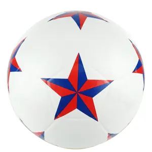 सस्ते हाई स्कूल स्पोर्टिंग सॉकर बॉल रबर ब्लैडर फुटबॉल आकार 5