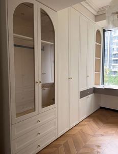 Armario independiente moderno con puertas abatibles Estilo de madera de melamina Características plegables limpias para uso en apartamentos, dormitorios o hoteles - Product Image 4