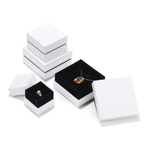 Caja de Regalo Rígida de Cartón con Tapa y Base Elegantes, Logotipo Personalizado, Tamaño Personalizado, para Joyería o Velas, con Grabado en Relieve - Product Image 4
