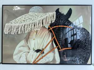 لوحة فنية جدارية لفتاة جميلة، تصميم فاخر من البورسلين الكريستالي - Product Image 2