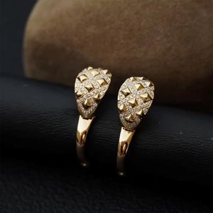 แหวนแฟชั่น ทองคำ รูปทรงพีระมิด ประดับเพชรเม็ดเล็ก สวมใส่ได้ทุกวัน - Product Image 4