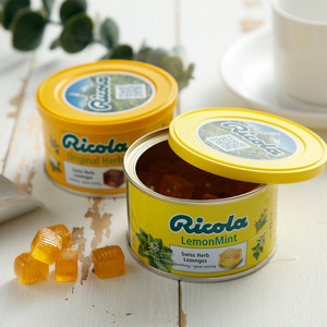 Caramelos de Regaliz <span class=keywords><strong>Ricola</strong></span> Importados, Caramelos Duros Recubiertos con Sabores Frutales, 100g en Lata, Certificación HACCP, Sabor Dulce - Product Image 2