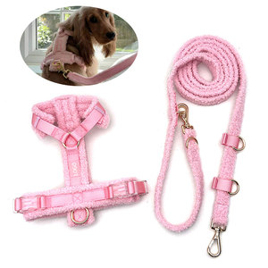 Fabricant d'emballages personnalisés avec logo, veste pour animaux de compagnie en fourrure sherpa douce et bouclée, <span class=keywords><strong>harnais</strong></span> rembourré pour chien, ensemble laisse pour la promenade quotidienne - Product Image 1