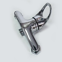 Robinet de baignoire en alliage de zinc chromé de style contemporain, mitigeur mural monocommande eau chaude et froide