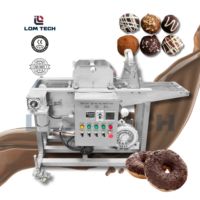 Volledig automatische chocolade-coatingmachine van roestvrij staal, enroberingsapparatuur voor de productie van bakkerijproducten, snoepgoed en repen, met PLC-besturing.