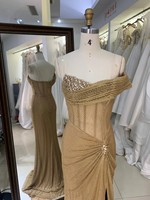 Robes de bal en gros couleur or 2026 2027, Robe de soirée sirène champagne à corset en strass et fente haute, Fournisseur d'usine