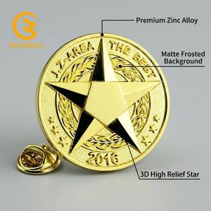 Pins de Solapa Personalizados con Logotipo Metálico Dorado Mate, Insignias Corporativas Grabadas para Uso Empresarial y como Recuerdo - Product Image 2
