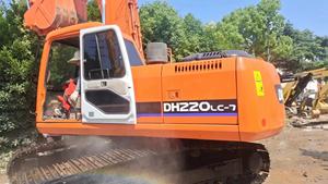 Excavatrice Doosan DH220 22 tonnes utilisée avec les composants du moteur Doosan d'origine, y compris le moteur, la boîte de vitesses, la pompe à engrenages, le roulement PLC - Product Image 3