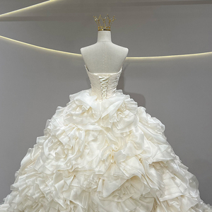 JFH58 Vestido de Novia Moderno con Escote Corazón, Encaje, Lentejuelas, Cola Capilla, Largo, con Bordado Floral y Características Ecológicas - Product Image 4