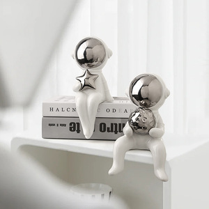 Décoration de meuble TV Behanmei, astronaute créatif, en porcelaine blanche plaquée argent, artisanat de luxe léger pour salon - Product Image 2