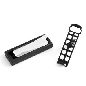 กล่องน้ำหอมปรับอากาศในรถยนต์แบบหนีบช่องแอร์ ดีไซน์หรูหรา ปี 2025 ผลิตจากโลหะและไม้แท้ พร้อมโลโก้สั่งทำพิเศษ  ตกแต่งด้วยเจล - Product Image 5