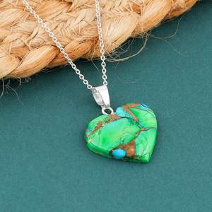 Collar con Colgante de Corazón de Turquesa Verde Natural Yashee de 2.5 Pulgadas con Engaste de Bisel, Gema Curativa de Chakra, Unisex, para Uso Diario - Product Image 3