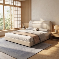 Lit en cuir italien minimaliste avec tête de lit ondulée, lit double king size de luxe pour chambre principale, idéal pour projets hôteliers et villas