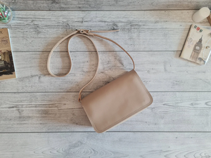 Bolso Bandolera Personalizado de Cuero Genuino Marrón, Impermeable, para Mujer, Duradero, Ligero, con Capacidad de 3L+, Hecho a Mano, Regalo de Boda - Product Image 4