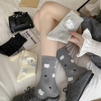 Chaussettes mi-mollet à pois en tissu avec nœud en forme de cœur polyvalent brodé avec des éléments de dessin animé mignons