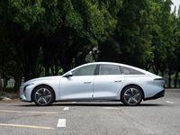 Dongfeng Xinghai S7 Vehículo eléctrico de alta potencia Coche de lujo de largo alcance New Energy