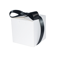 Schwarze Logo-Prägung Hochzeits-Süßigkeiten-Schokoladen-Snack-Gelee-Keks-Verpackung Maßgefertigte Weiße Kartonbox mit Schwarzen Schleifen