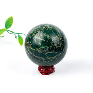 Sphère de pierre précieuse en jade vert naturel, polie lâchement, avec une couleur vert intense et une texture naturelle subtile - Product Image 1