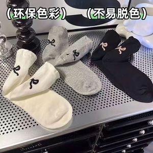 Calcetines de Mujer Estilo Coreano, Antideslizantes, hasta la Pantorrilla, en Negro, Gris y Blanco, para Uso Casual - Product Image 5