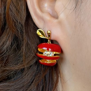 Boucles d'oreilles pendantes créatives en émail rouge plaqué or en forme de <span class=keywords><strong>pomme</strong></span> avec zircon en forme de cœur à l'intérieur, bijoux cadeaux pour femmes et filles, vente en gros - Product Image 2