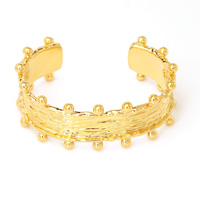 Bracelet manchette large style EURO USA avec rivets, mini-billes et texture brossée, en laiton doré, bijoux vintage