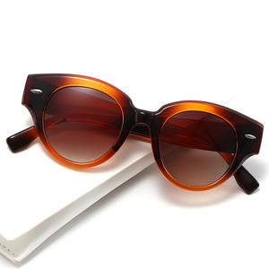 แว่นกันแดดทรงแคทอายสีดำสำหรับทุกเพศ กรอบ PC ป้องกันรังสียูวี 400 สำหรับการออกนอกบ้าน ขับรถ ตกปลา - Product Image 4