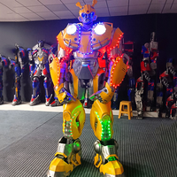 Costume de robot DJ électro-optique géant sur échasses pour spectacle en direct, performance scénique, costume avec lumières LED RVB, télécommande