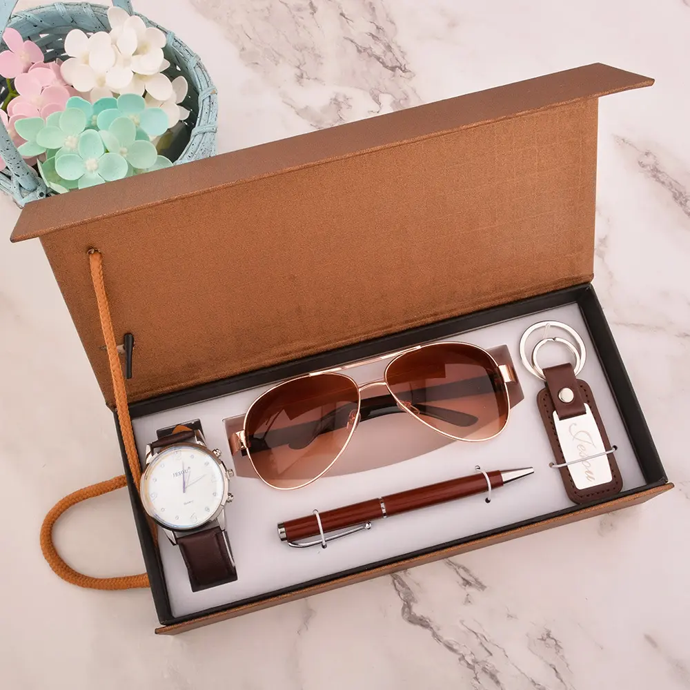شخصية بسيطة طقم هدايا ووتش + القلم + النظارات الشمسية + رائعة مفتاح سلسلة (4 قطعة/المجموعة) ساعة نسائية مجموعة