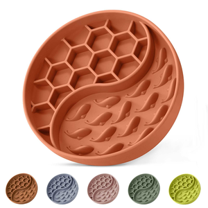 Gamelle anti-étouffement personnalisée pour chien avec ventouse puissante et tapis de léchage en silicone, en PP, facile à nettoyer - Product Image 1