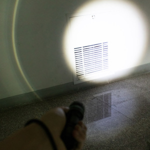 Nhỏ gọn chiến thuật đèn pin có thể sạc lại T6 1000 Lumens không thấm nước 3 chế độ nhỏ Đèn pin đi bộ đường dài khẩn cấp mini <span class=keywords><strong>flash</strong></span> ánh sáng - Product Image 2