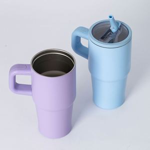 Venta al por mayor: Vaso térmico portátil de 20 oz con doble capa y aislamiento al vacío, ideal para viajes, coche o exteriores, con asa. - Product Image 5