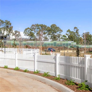 Notre <span class=keywords><strong>clôture</strong></span> en <span class=keywords><strong>PVC</strong></span> est fabriquée à partir <span class=keywords><strong>de</strong></span> <span class=keywords><strong>PVC</strong></span> vierge à 100 % avec des propriétés anti-UV pour une utilisation extérieure durable. - Product Image 3
