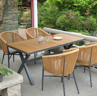 Ensemble table et chaise de bar et café d'extérieur de style minimaliste