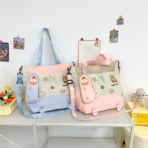 Venta caliente moda lindo patrón chica impermeable cremallera frontal bolsillo mensajero mujeres bolso de compras con colgante de felpa - Product Image 5