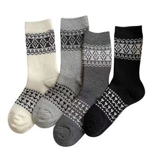 2025 Mùa Thu Mùa Đông Phong Cách Mới Của Phụ Nữ Vớ Vớ Vớ Đôi Kim Dày Bông Ấm Áp Tùy Chỉnh Mô Hình Vớ - Product Image 1