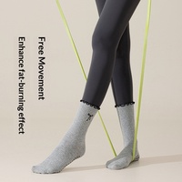 Chaussettes de yoga pour femmes, mi-mollet, antidérapantes, en mélange de coton, pour Pilates et fitness, avec broderie de nœud en dentelle