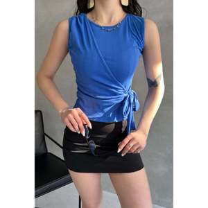 DEFILE Blusa blanca con tiras y lazo frontal para mujer, elegante top de verano de poliéster y lycra con tirantes ajustables - Product Image 3