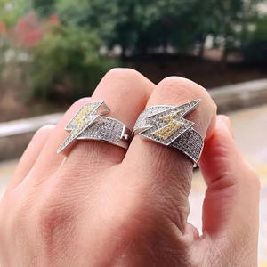 Anello Cocktail A141 con Design Fulmine Giallo, Micro Pavé di Zirconia Cubica, Gioiello Unisex alla Moda, Idea Regalo - Product Image 4