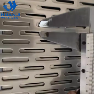 Panneaux décoratifs en acier allié d'aluminium perforé pour murs extérieurs de bâtiments, tôles perforées soudées 4'x8 0,5-2mm - Product Image 3