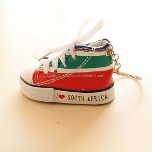 Venta al por mayor logotipo personalizado Sudáfrica recuerdo 3D lona zapato forma zapatilla llavero - Product Image 1