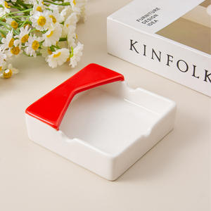 Cendrier carré en céramique personnalisé blanc avec motif nœud rouge pour la maison, le bureau ou comme cadeau - Product Image 5