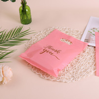 Sac à poignée en plastique découpé à l'emporte-pièce blanc de marque imprimée sur mesure, Sac de transport pliable HDPE pour vêtements Grands sacs à provisions en plastique