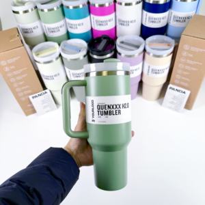 Vaso Térmico de <span class=keywords><strong>Acero</strong></span> Inoxidable de 40oz sin BPA con Asa, Tapa de 3 Posiciones y Portavasos para Viaje, Compatible con Stanley - Venta al por Mayor - Product Image 4