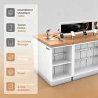 Comptoir de démonstration pour téléphones portables avec plateau en bois blanc, présentoirs antivol, panneau publicitaire latéral de la marque et mur de rangement à crochets amovibles