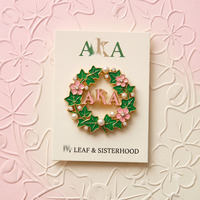 Épinglette en émail à lettres grecques décoratives, esthétique de sororité rose et verte, style preppy, vintage, minimaliste, pour l'émancipation, idéale comme cadeau ou accessoire vestimentaire