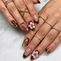 30 Pièces Faux Ongles Amande Dorés Automne Hiver à Coller avec Fleurs Peintes et Feuilles d'Érable, Pointes Françaises Marron Premium, Colle pour Doigts