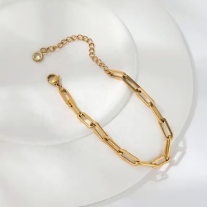 Joyería Personalizada, Brazalete de Acero Inoxidable con Baño de Oro PVD de 18K y Circonitas, Diseño de Clip, para Mujer, Venta al Por Mayor - Product Image 3