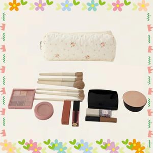 Graziosa Mini Borsa <span class=keywords><strong>Trapuntata</strong></span> per Trucchi, Leggera e Floreale, per Organizzare Cosmetici da Viaggio (Piccoli Fiori) - Product Image 3