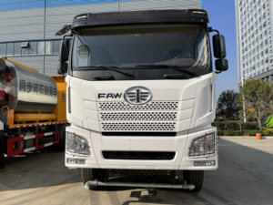 รถบรรทุกฉีดน้ำขนาดใหญ่ 20 ลูกบาศก์เมตร ยี่ห้อ FAW รุ่น JH6 ขับเคลื่อน 6 ล้อ 460 แรงม้า ความจุ 20,000 ลิตร 10 ล้อ สำหรับล้างถนน - Product Image 4